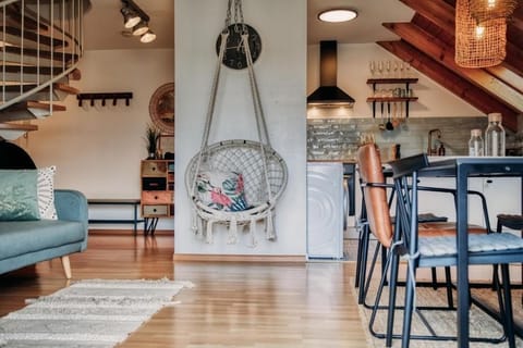 Deluxe Apartment, Balcony, Garden View | Living area