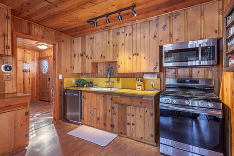 This warm kitchen is perfect for home cooked meals accompanied by a true cabin feel.