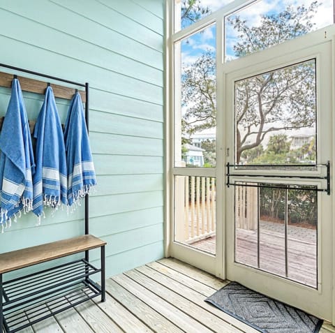 Storage in the patio for all your beach gear