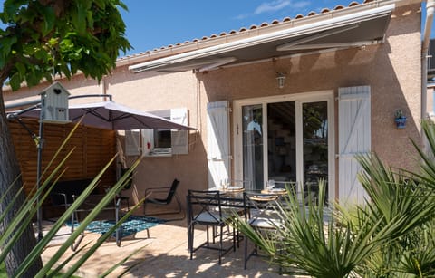 Frontage with terrace and garden in front of the front door