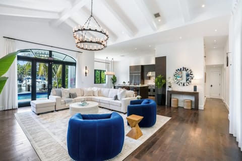 Luxury Villa, Canal View | Living area