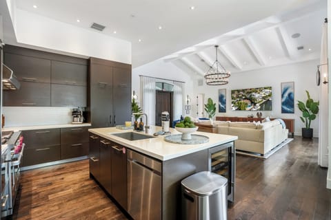 Luxury Villa, Canal View | Private kitchen