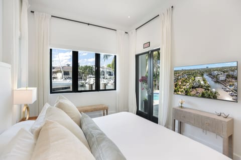 Luxury Villa, Canal View | Blackout drapes, iron/ironing board, free WiFi