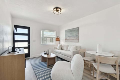 Apartment (1 Bedroom) | Living area | TV
