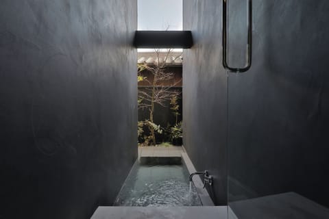 Separate tub and shower, free toiletries, hair dryer, slippers