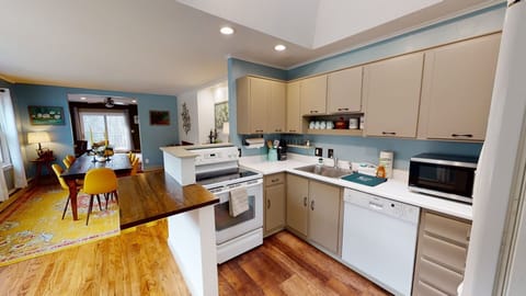 House (4 Bedrooms) | Interior