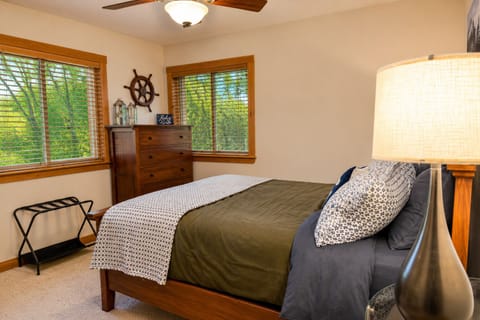 Peaceful bedroom retreat near North Conway trails, lakes, beaches, and village