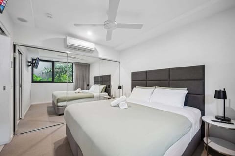 King Size Bed, Air Con, Fans and Black out Curtains