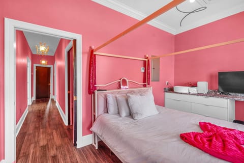 Dreamy pink bedroom escape