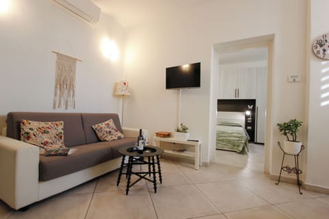 Apartment | Living area | Flat-screen TV