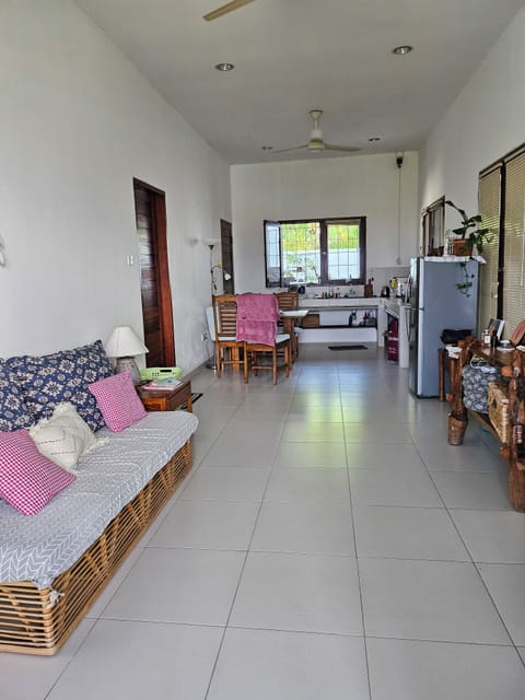 Basic Studio, Patio, Garden View | Living area