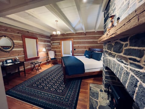 Standard Room, Ensuite (The Blue Stone Room) | Free WiFi, bed sheets