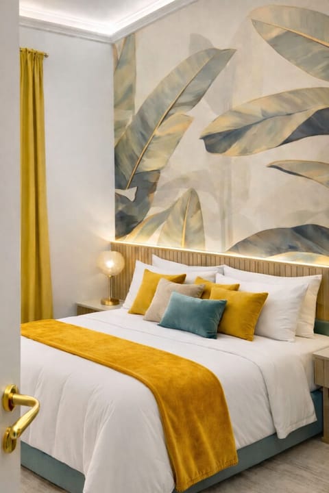 Standard Double Room | Minibar, in-room safe, desk, laptop workspace
