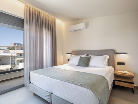 Villa Ekfrasis | Hypo-allergenic bedding, in-room safe, individually decorated