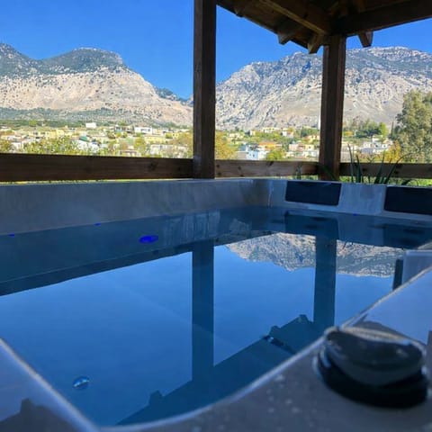 Private Hot tub with Mountain and Panoramic views of the area