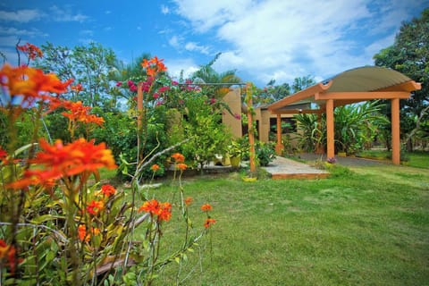 House, 3 Bedrooms, Smoking, Balcony | Garden