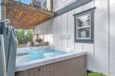 Cozy Hot Tub