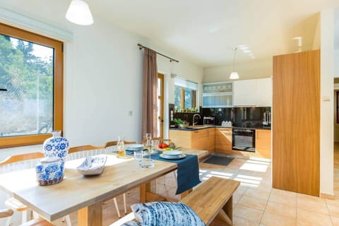 The open plan kitchen is next to the dining area.