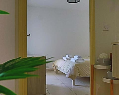 Comfort Apartment, 1 Queen Bed with Sofa bed, Balcony, Partial Sea View | Free WiFi
