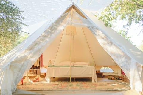 Premium bedding, free WiFi