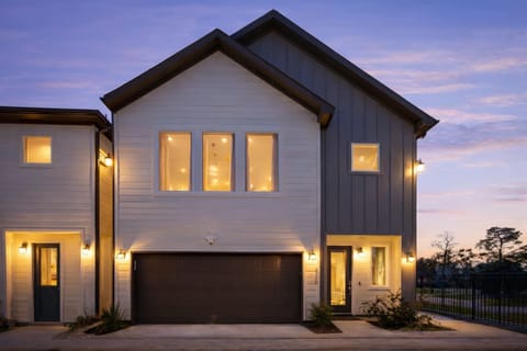 Designed to provide an air of modern comfort, this vacation home features the best of convenience & stylish living with easy access to the Inner 610 Loop’s attractions!