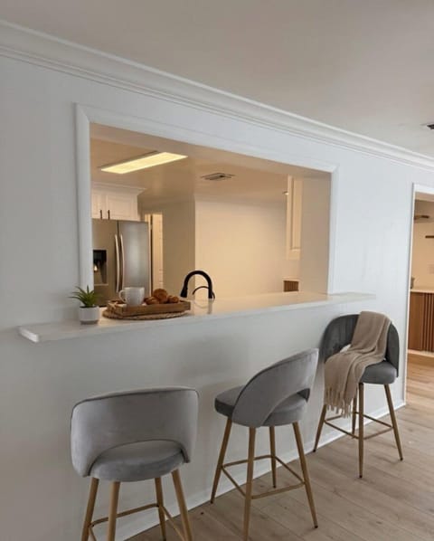 Comfort House, Patio | Dining