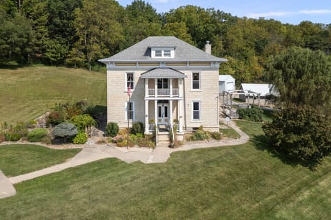 Elkader Jailhouse Inn