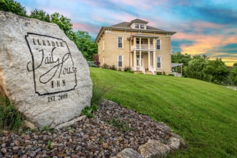 Elkader Jailhouse Inn