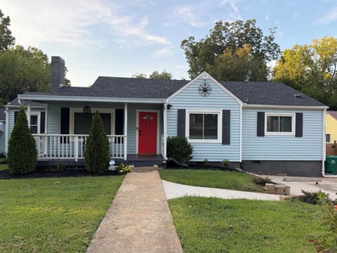 Welcome to Jay Place Retreat with large front yard