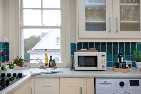 Flat 2 Budleigh 25 04 23 0023