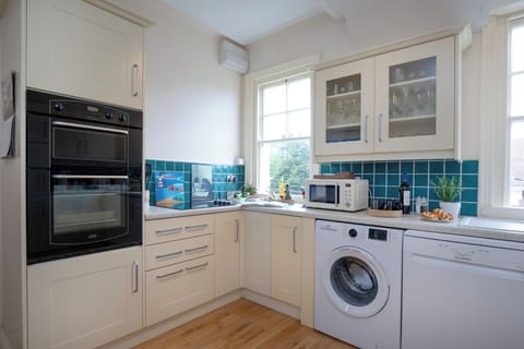 Flat 2 Budleigh 25 04 23 0026