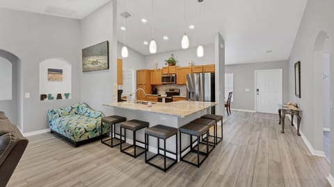 House (4 Bedrooms) | Interior