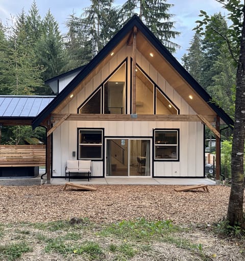 Welcome to our cozy cabin, set in a peaceful and scenic Ashford.