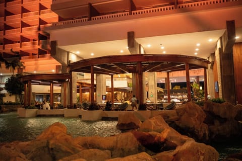 3 bars/lounges, poolside bar