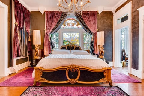 Albert I Suite 1 | Premium bedding, individually decorated, individually furnished