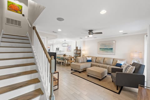 Great sitting area for everyone to enjoy conversation and TV.