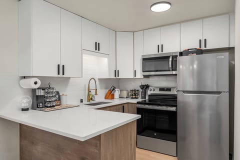 Here is the brand new kitchen!