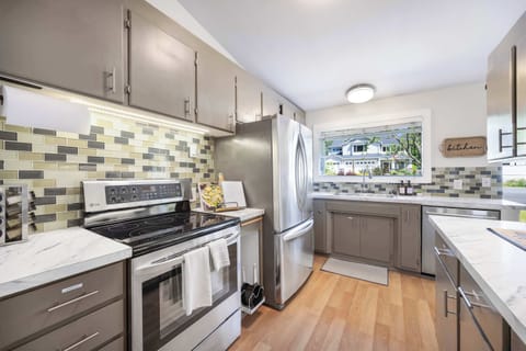 Here is the newly updated kitchen for you, chef!