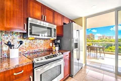 Prepare meals in a modern kitchen filled with natural light HKK-434