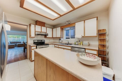 Full kitchen with island, ample counter space, and full appliances.