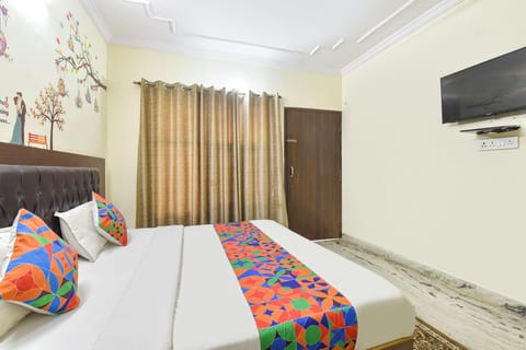 Egyptian cotton sheets, premium bedding, in-room safe, free WiFi
