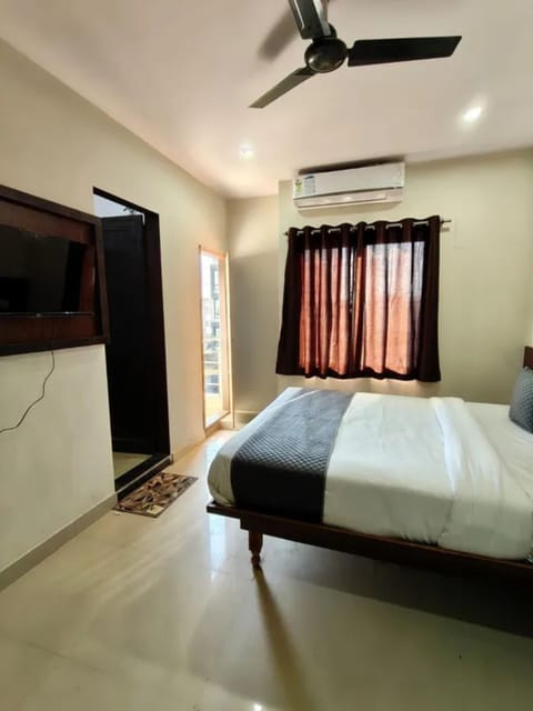 Egyptian cotton sheets, premium bedding, free WiFi, bed sheets