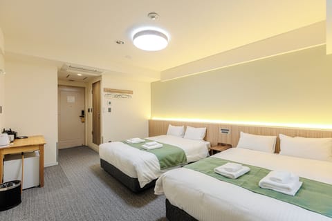 Standard Twin Room | Desk, laptop workspace, soundproofing, free WiFi