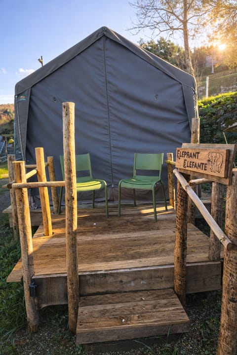 All our safari glamping units offer the same thoughtfully designed interior, combining comfort and simplicity in nature.Each unit is prepared with either a single bed or a king-size bed, and the preferred configuration is confirmed with every guest prior to arrival to ensure a comfortable stay.