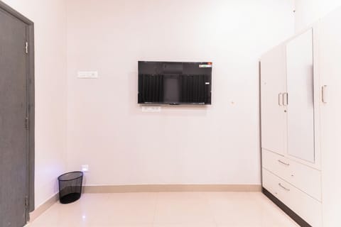 Apartment (3 Bedrooms) | 3 bedrooms, iron/ironing board, bed sheets
