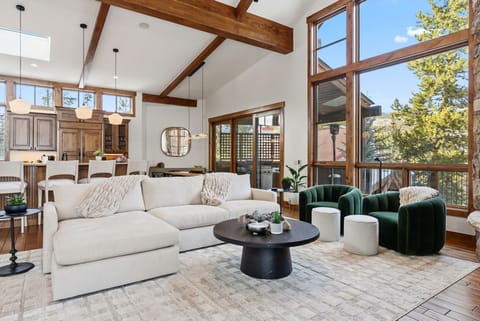 Professionally Designed Interiors -
Curated décor, elevated textures, and intentional styling throughout, creating a refined, welcoming atmosphere that feels both modern and warm. ✨