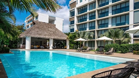 2 outdoor pools