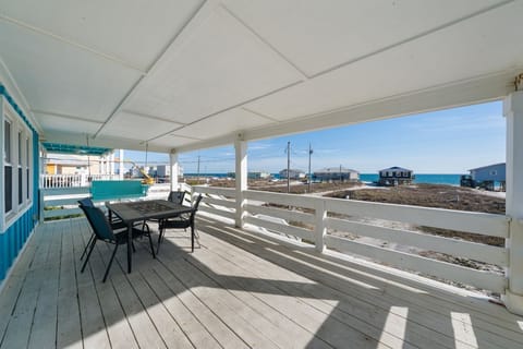 Beachside Charmer Deck