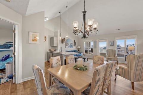 Buccaneer Village 734: Overview Living Area & Dining Area