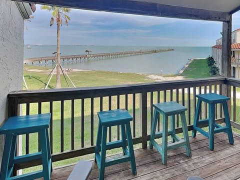 Condo (3 Bedrooms) | Property amenity